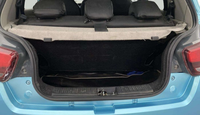 2016 Mahindra Kuv100 K8 6 STR, Petrol, Manual, 35,228 km, Boot Inside