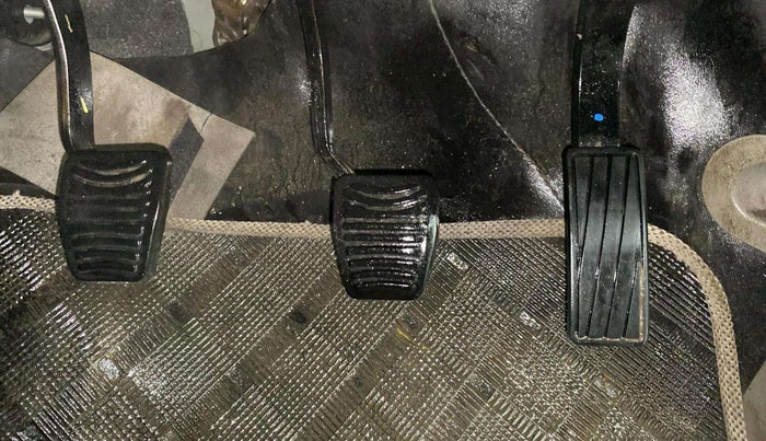 2016 Mahindra Kuv100 K8 6 STR, Petrol, Manual, 35,228 km, Pedals
