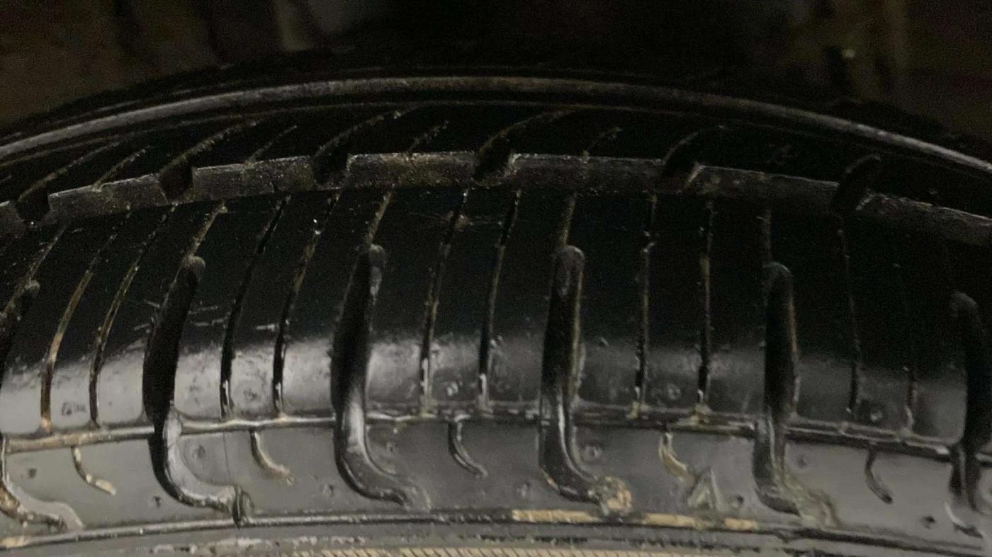 2017 Renault Kwid RXT 1.0 (O), CNG, Manual, 24,091 km, Right Rear Tyre Tread