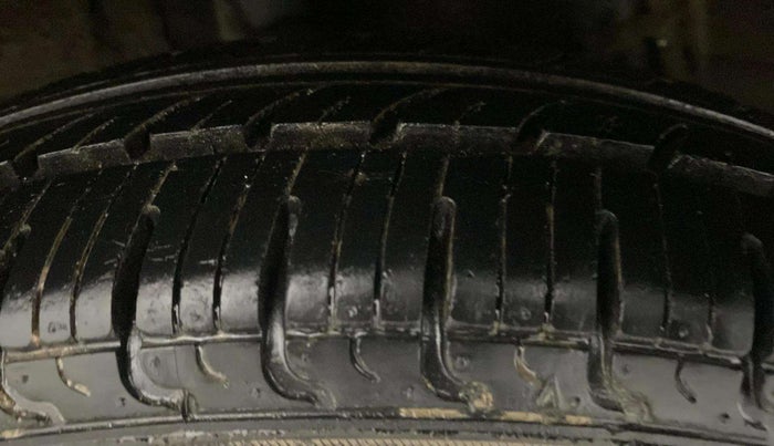 2017 Renault Kwid RXT 1.0 (O), CNG, Manual, 24,012 km, Right Rear Tyre Tread