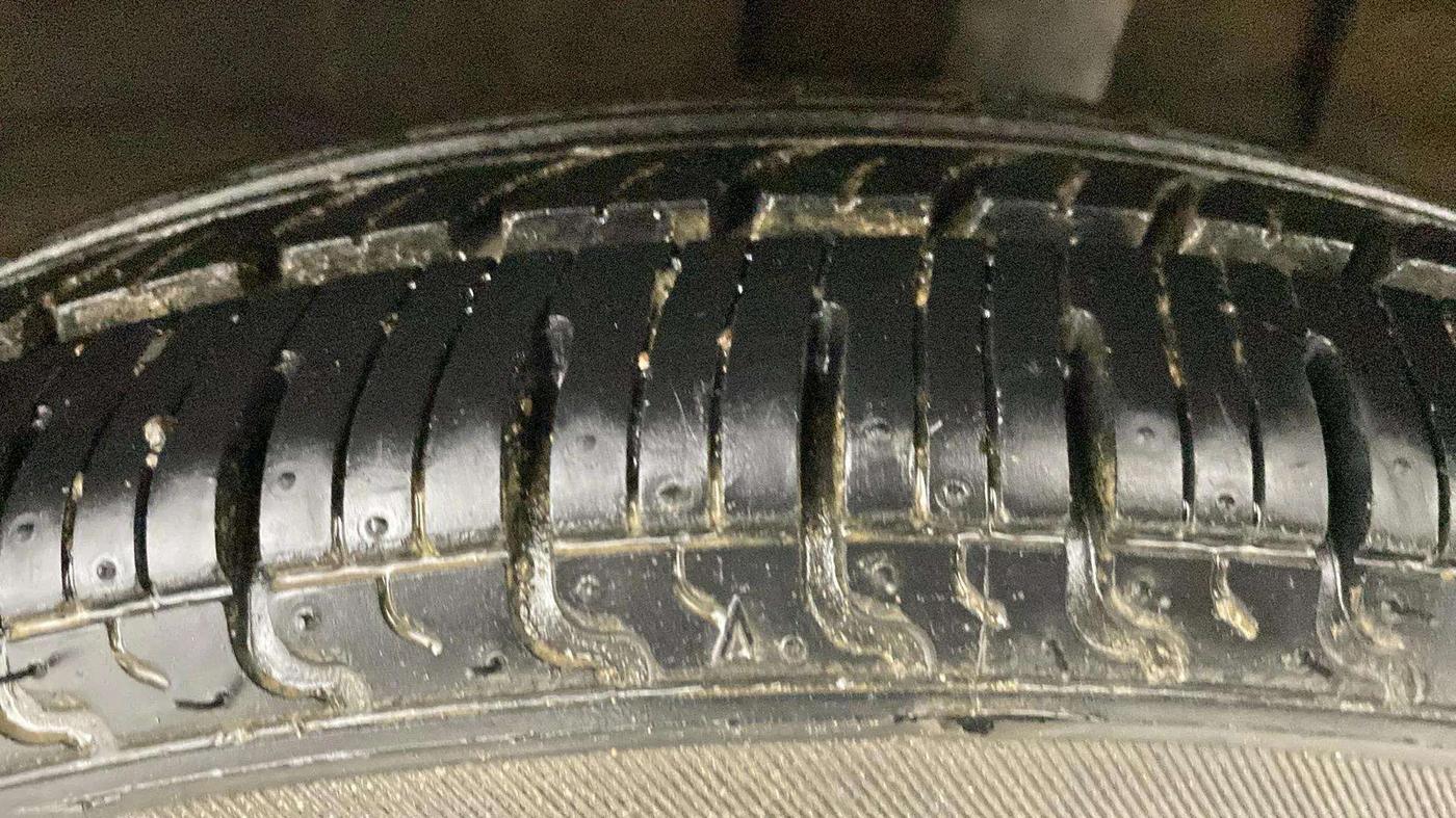 2017 Renault Kwid RXT 1.0 (O), CNG, Manual, 24,091 km, Left Rear Tyre Tread