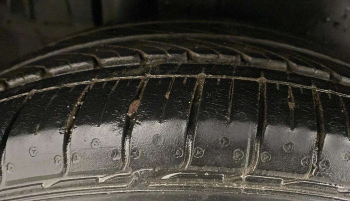 2018 Maruti Ertiga ZXI+, Petrol, Manual, 27,551 km, Right Rear Tyre Tread