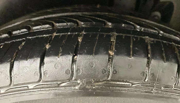 2018 Maruti Ertiga ZXI+, Petrol, Manual, 27,551 km, Left Rear Tyre Tread