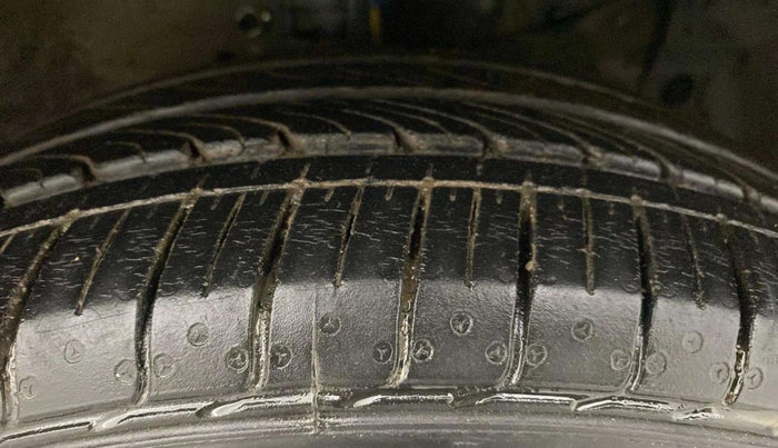 2018 Maruti Ertiga ZXI+, Petrol, Manual, 27,551 km, Right Front Tyre Tread