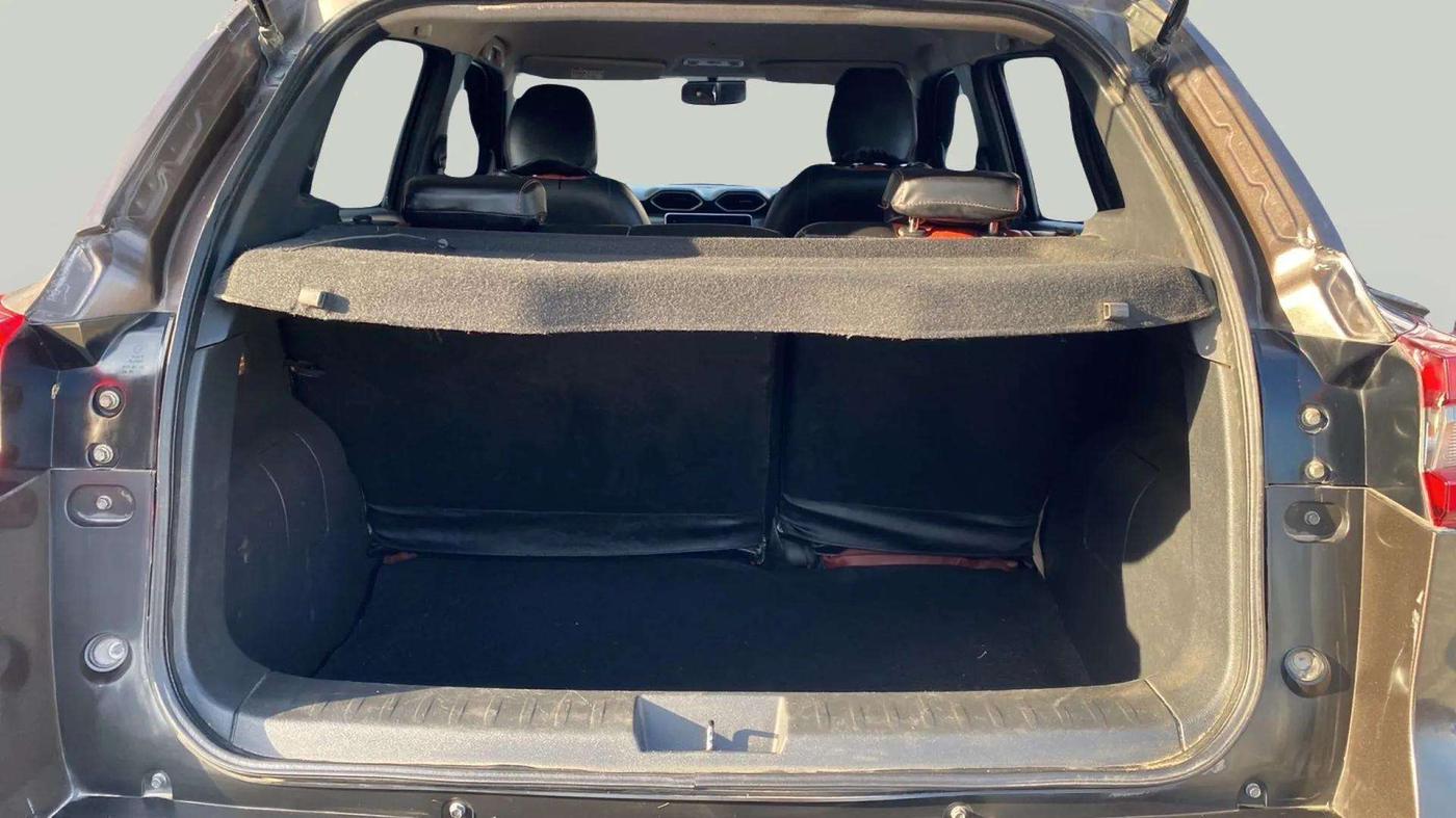 2022 Nissan MAGNITE XV MT, Petrol, Manual, 32,365 km, Boot Inside