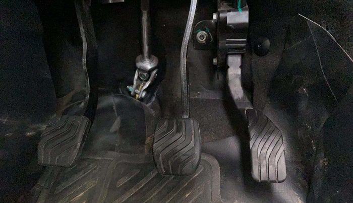 2024 Nissan MAGNITE XV MT, Petrol, Manual, 13,208 km, Pedals
