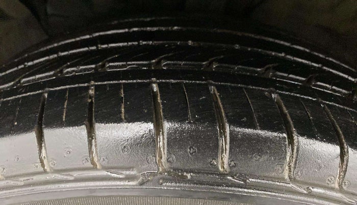 2016 Hyundai Creta S 1.6 PETROL, Petrol, Manual, 67,125 km, Left Front Tyre Tread