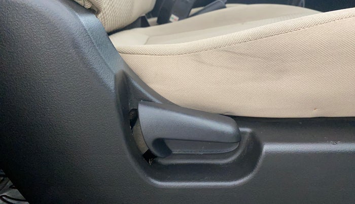 2018 Maruti Wagon R 1.0 LXI CNG, CNG, Manual, 1,26,735 km, Driver Side Adjustment Panel