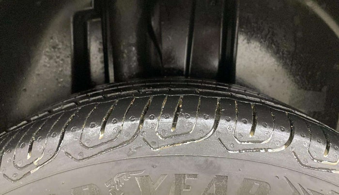 2022 Skoda SLAVIA STYLE 1.0L TSI AT, Petrol, Automatic, 27,837 km, Right Rear Tyre Tread