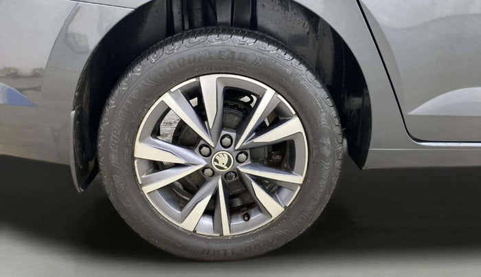 2022 Skoda SLAVIA STYLE 1.0L TSI AT, Petrol, Automatic, 27,837 km, Right Rear Wheel