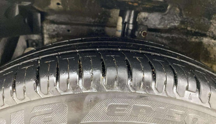 2013 Maruti Swift Dzire VXI, Petrol, Manual, 86,512 km, Left Front Tyre Tread