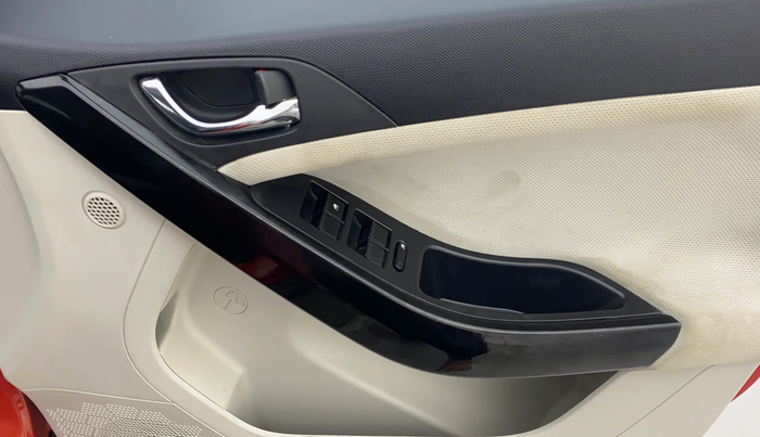 2022 Tata NEXON XZ PLUS SUNROOF DIESEL DUAL TONE, Diesel, Manual, 18,285 km, Driver Side Door Panels Control