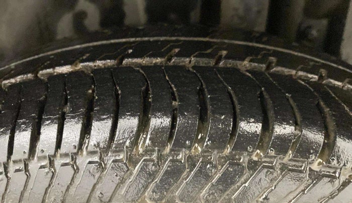 2014 Maruti Swift VXI, Petrol, Manual, 16,599 km, Left Rear Tyre Tread