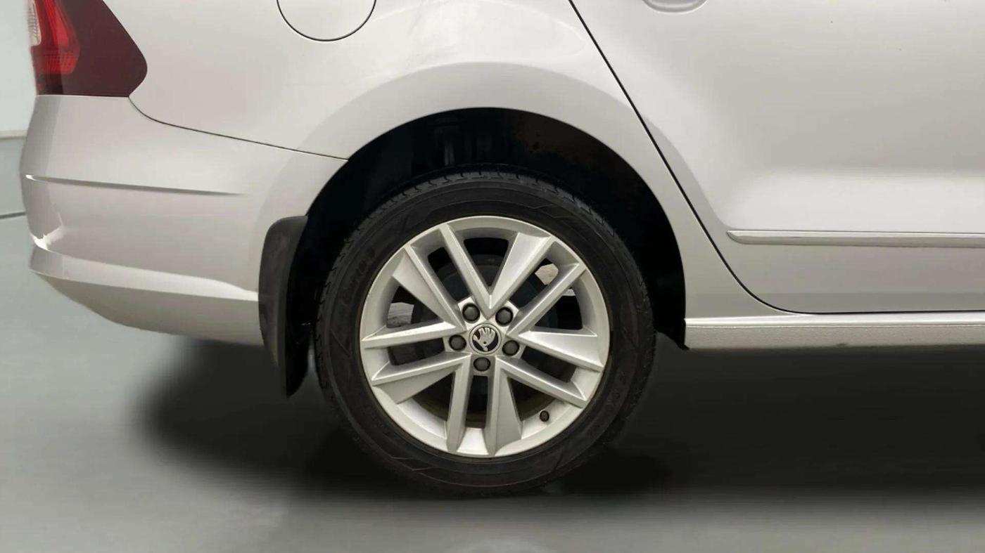 2019 Skoda Rapid STYLE 1.6 MPI, Petrol, Manual, 44,262 km, Right Rear Wheel