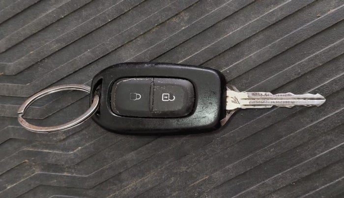 2021 Renault TRIBER RXT AMT, Petrol, Automatic, 71,184 km, Key Close Up