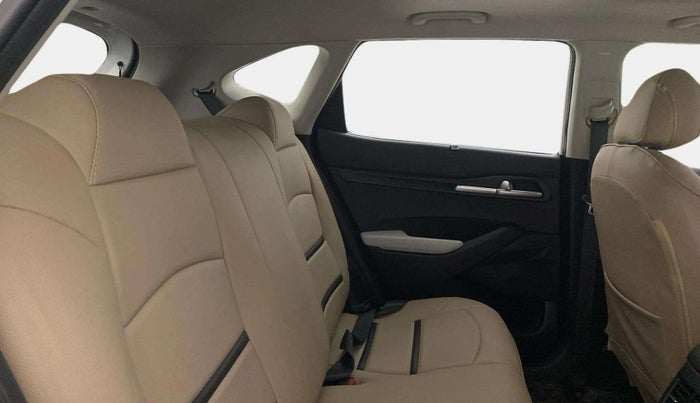 2022 KIA SELTOS HTK PLUS 1.5 IMT, Petrol, Manual, 25,938 km, Right Side Rear Door Cabin