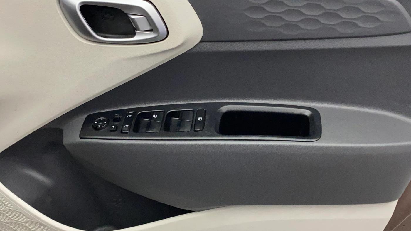 2020 Hyundai AURA SX PLUS 1.2 AMT CRDI, Diesel, Automatic, 94,513 km, Driver Side Door Panels Control