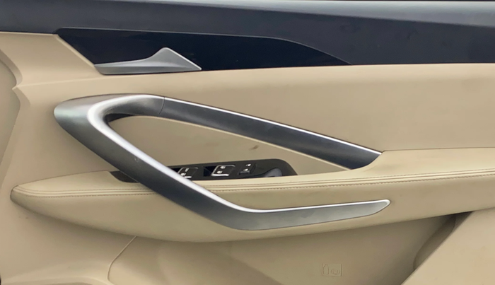 2021 MG HECTOR SHARP 1.5 PETROL CVT, Petrol, Automatic, 71,522 km, Driver Side Door Panels Control