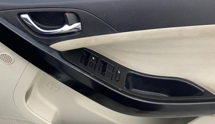 2022 Tata NEXON XZ PLUS PETROL SUNROOF, Petrol, Manual, 61,444 km, Driver Side Door Panels Control
