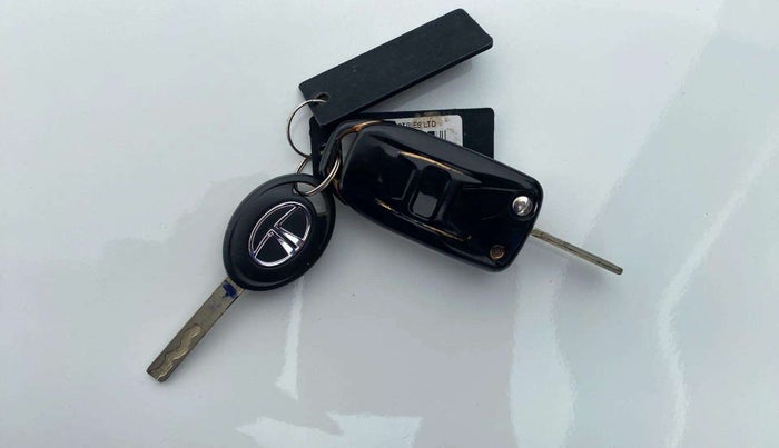 2021 Tata Tiago XZ PETROL, CNG, Manual, 79,429 km, Key Close Up