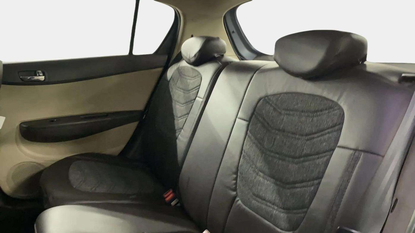 2012 Hyundai i20 ASTA 1.2, Petrol, Manual, 42,080 km, Right Side Rear Door Cabin