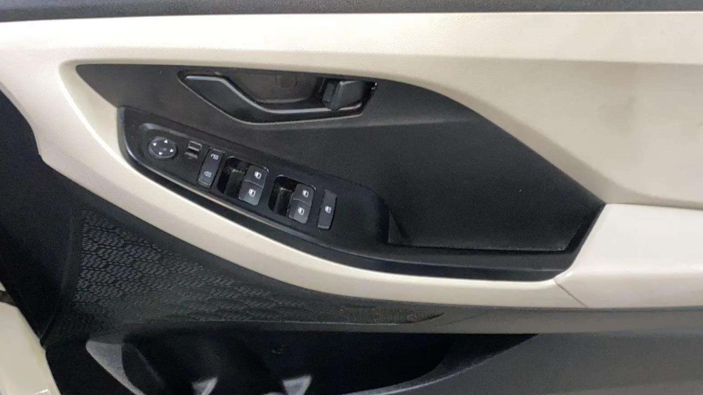 2023 Hyundai Creta EX 1.5 PETROL, Petrol, Manual, 20,548 km, Driver Side Door Panels Control