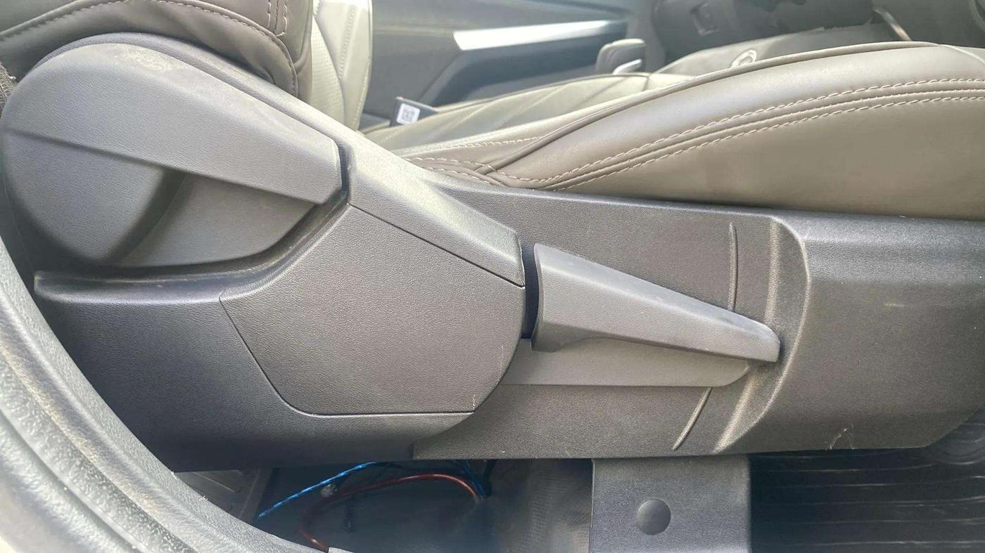 2022 Nissan MAGNITE XV PREMIUM TURBO CVT, Petrol, Automatic, 13,992 km, Driver Side Adjustment Panel