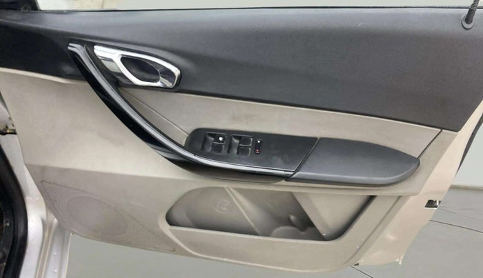2018 Tata Tiago XZA PETROL, Petrol, Automatic, 34,140 km, Driver Side Door Panels Control