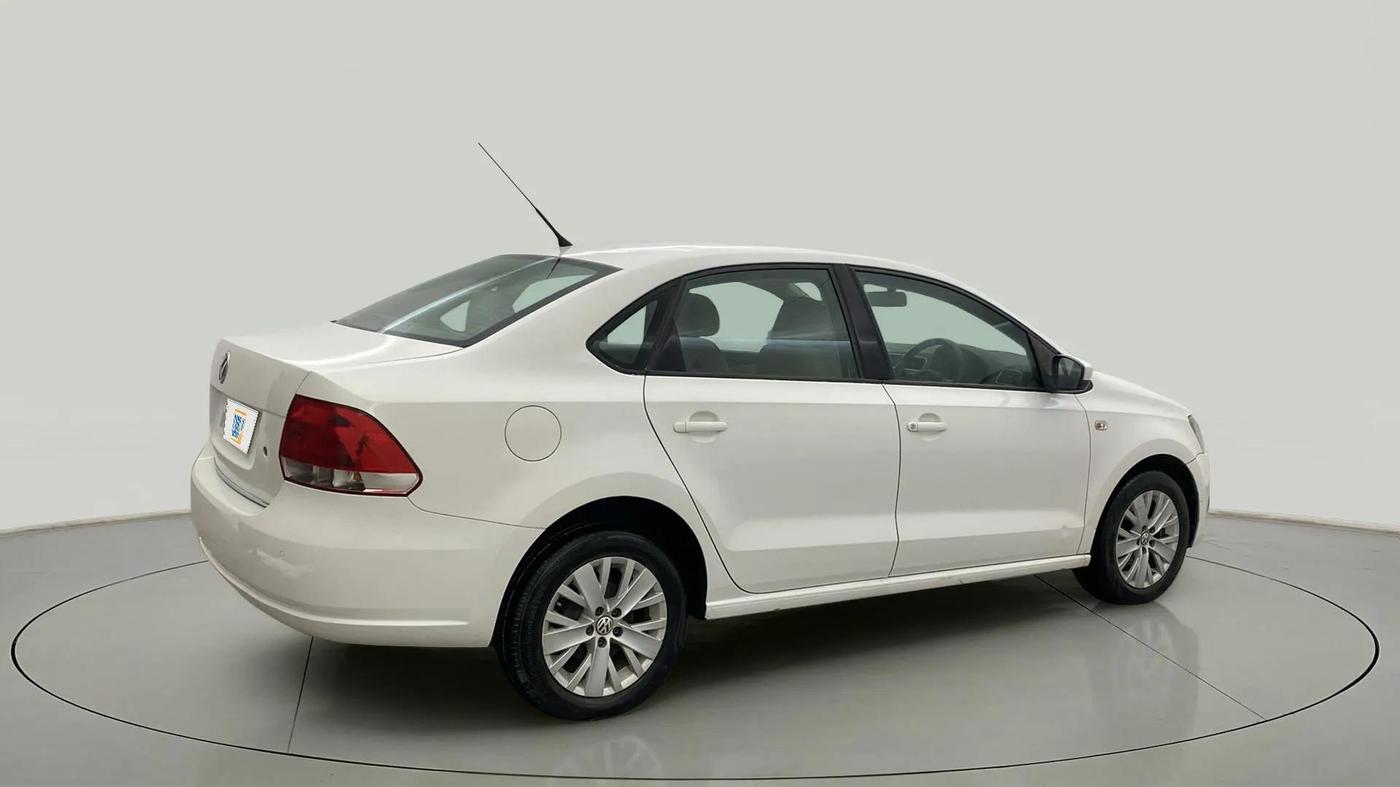 2015 Volkswagen Vento HIGHLINE 1.6 MPI, Petrol, Manual, 98,812 km, Right Back Diagonal