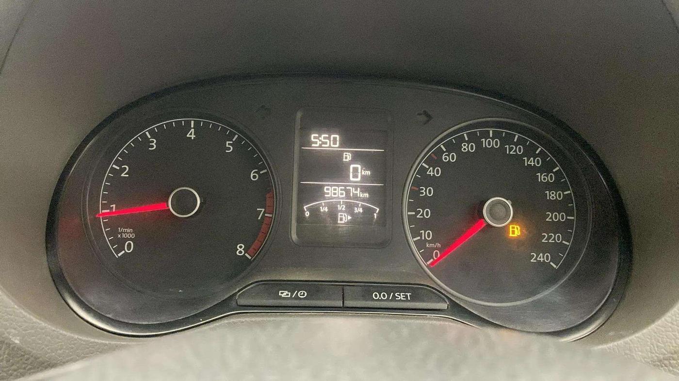 2015 Volkswagen Vento HIGHLINE 1.6 MPI, Petrol, Manual, 98,812 km, Odometer Image