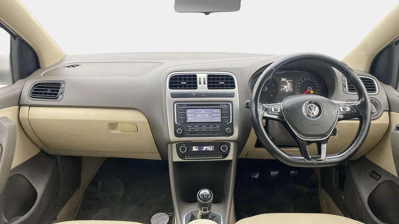 2015 Volkswagen Vento HIGHLINE 1.6 MPI, Petrol, Manual, 98,812 km, Dashboard