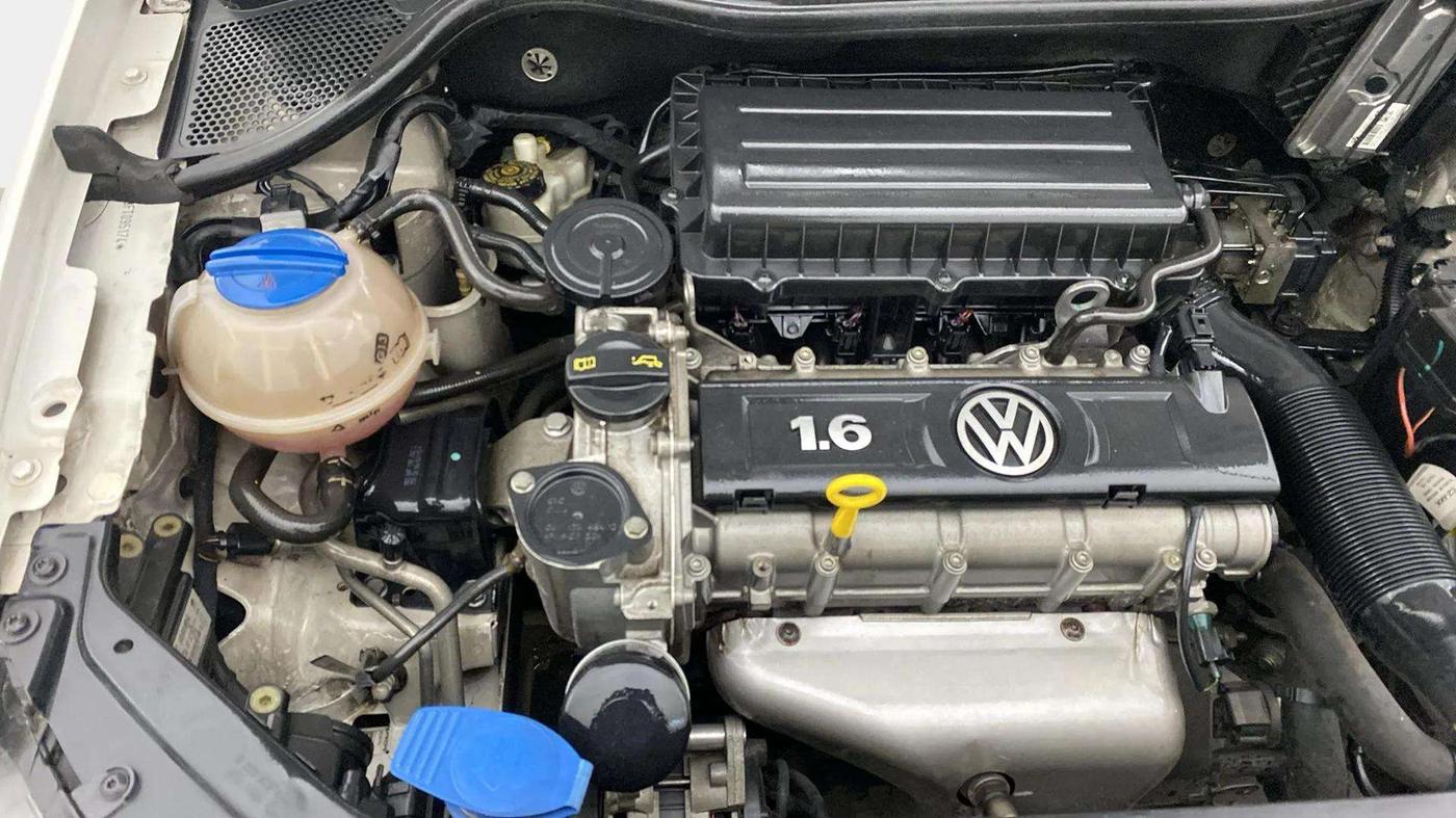 2015 Volkswagen Vento HIGHLINE 1.6 MPI, Petrol, Manual, 98,812 km, Engine View - Right