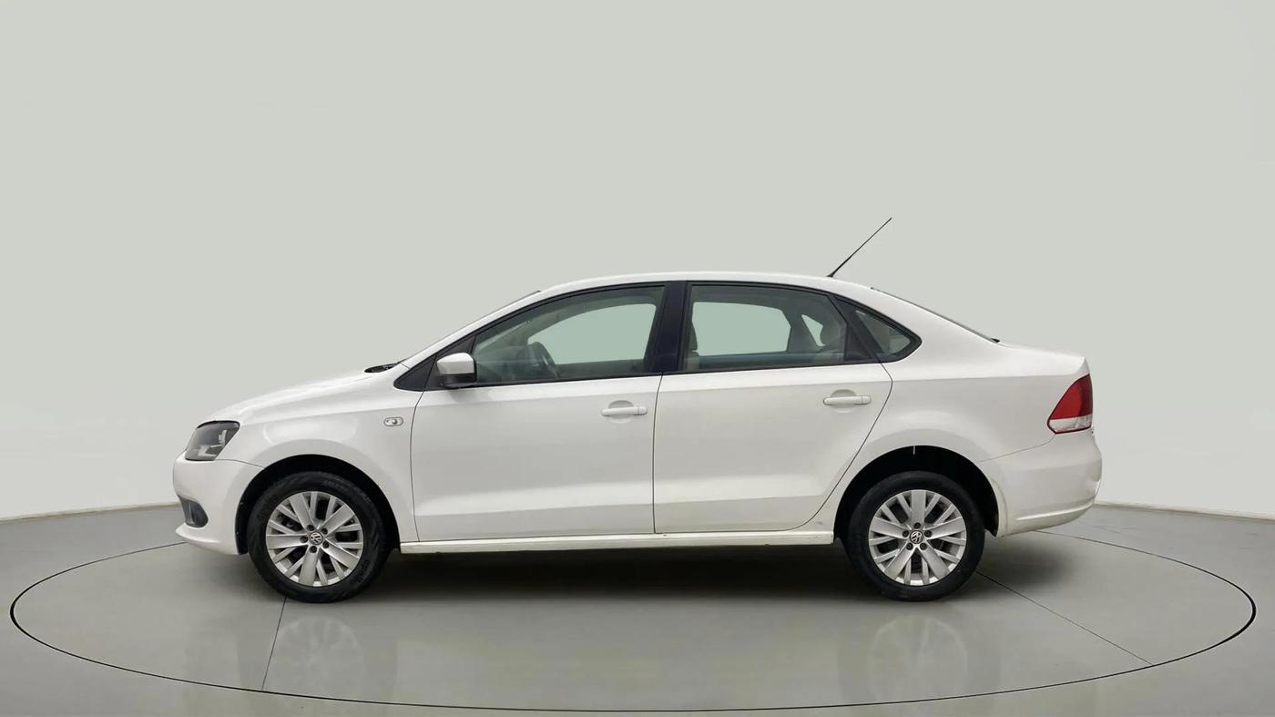 2015 Volkswagen Vento HIGHLINE 1.6 MPI, Petrol, Manual, 98,812 km, Left Side