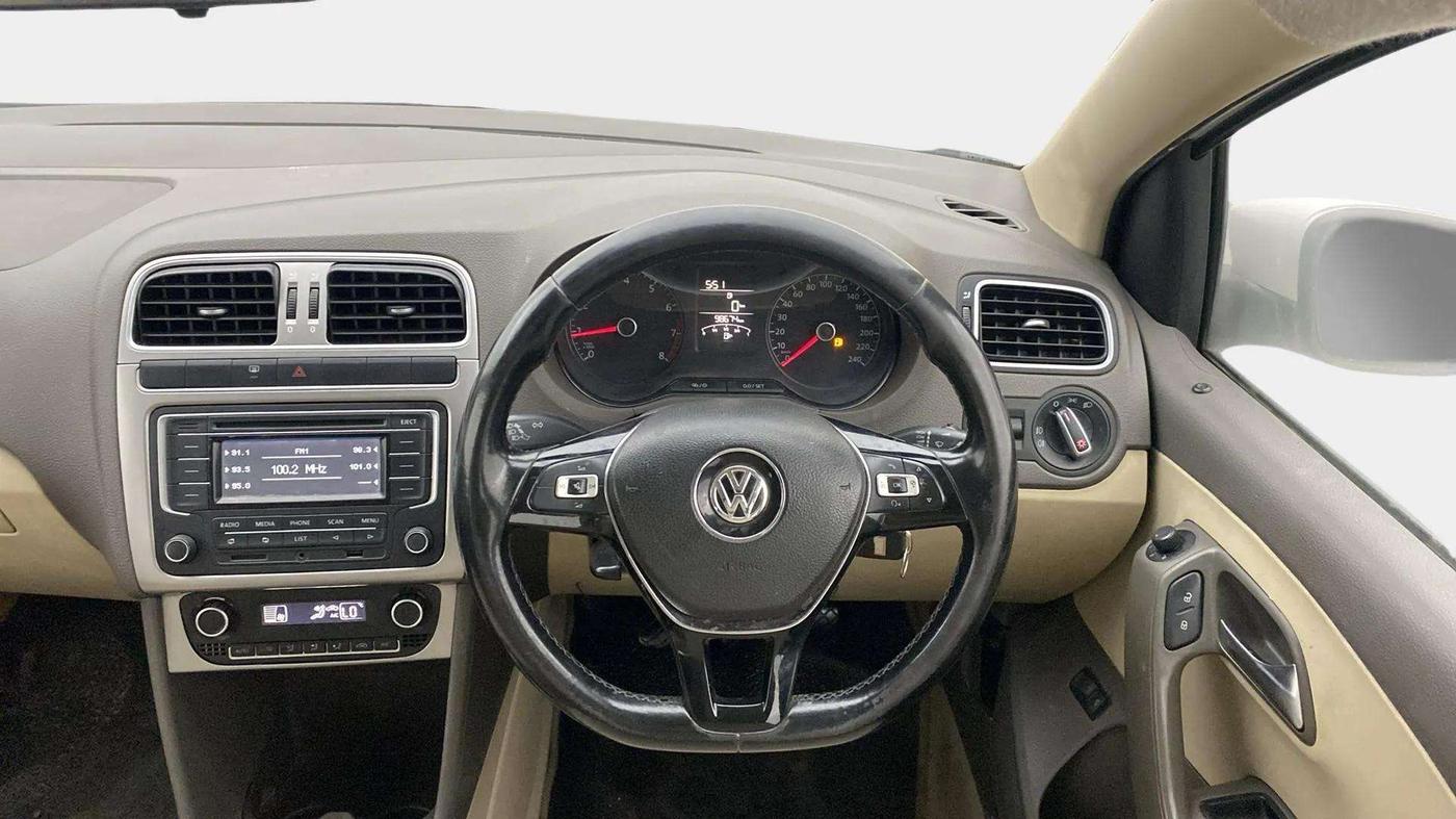 2015 Volkswagen Vento HIGHLINE 1.6 MPI, Petrol, Manual, 98,812 km, Steering Wheel Close Up
