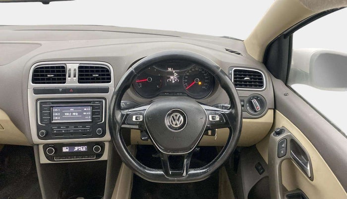 2015 Volkswagen Vento HIGHLINE 1.6 MPI, Petrol, Manual, 98,672 km, Steering Wheel Close Up