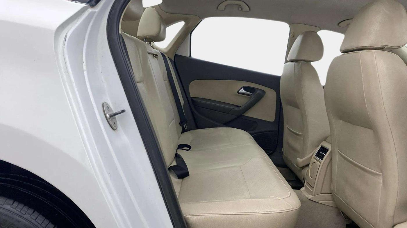 2015 Volkswagen Vento HIGHLINE 1.6 MPI, Petrol, Manual, 98,812 km, Right Side Rear Door Cabin