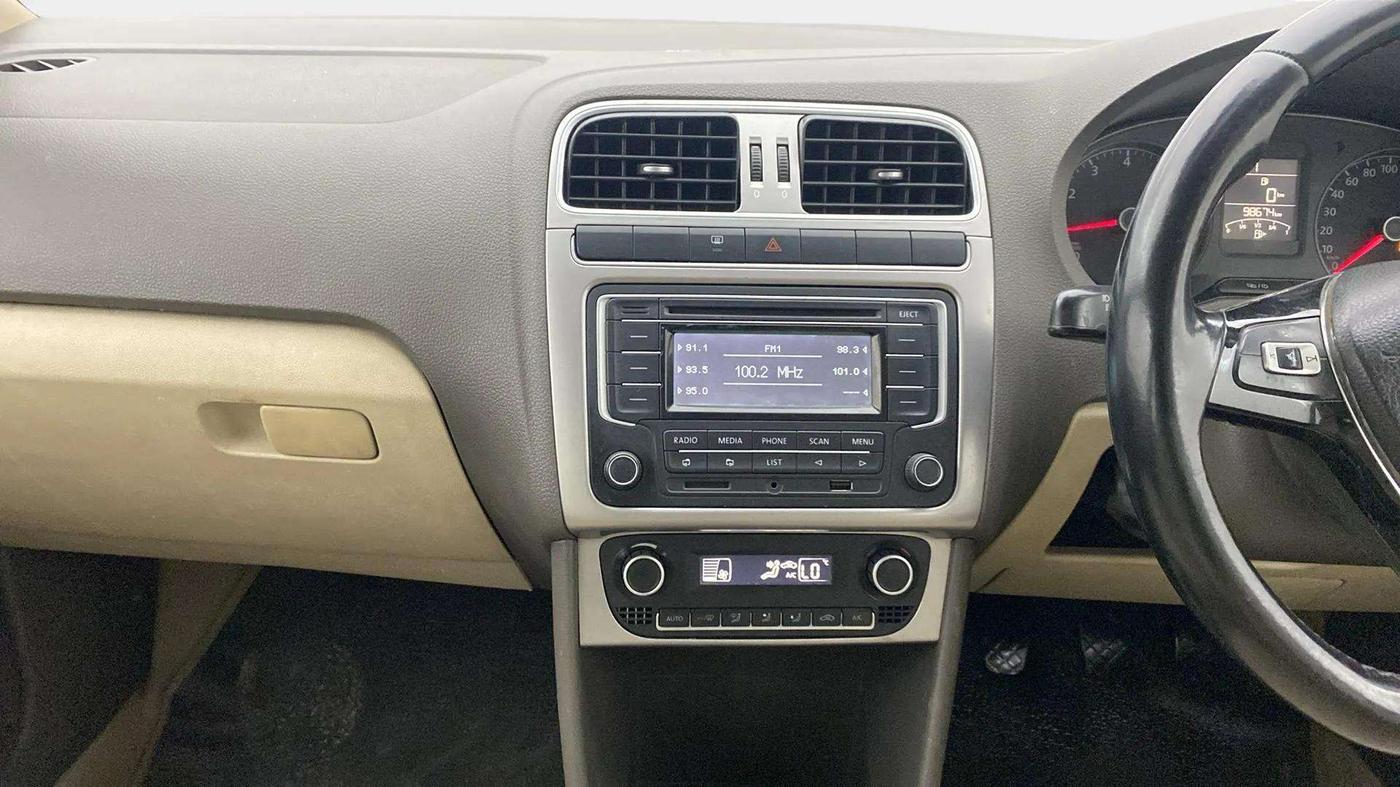 2015 Volkswagen Vento HIGHLINE 1.6 MPI, Petrol, Manual, 98,812 km, Air Conditioner