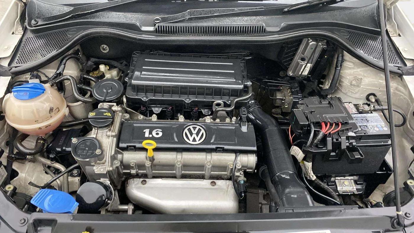 2015 Volkswagen Vento HIGHLINE 1.6 MPI, Petrol, Manual, 98,812 km, Engine View