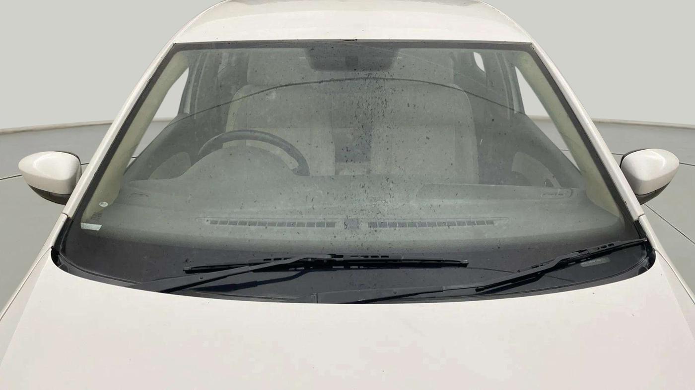 2015 Volkswagen Vento HIGHLINE 1.6 MPI, Petrol, Manual, 98,812 km, Front Windshield
