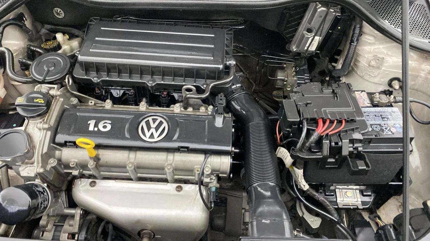 2015 Volkswagen Vento HIGHLINE 1.6 MPI, Petrol, Manual, 98,812 km, Engine View - Left