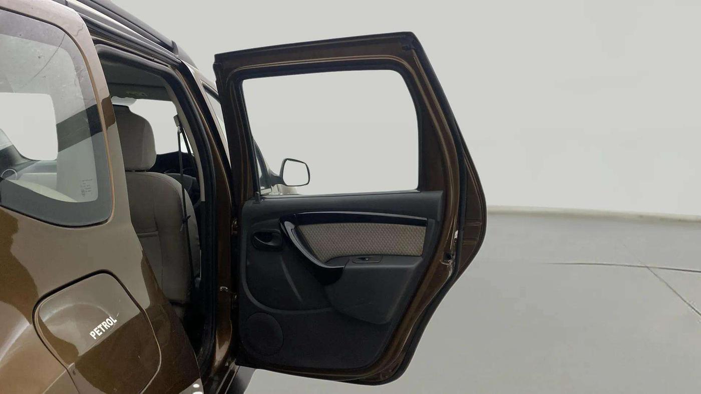 2015 Renault Duster RXL PETROL, CNG, Manual, 53,950 km, RHS Rear Door
