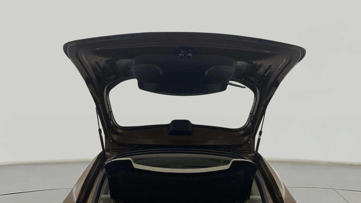 2015 Renault Duster RXL PETROL, CNG, Manual, 53,950 km, Boot Door Open