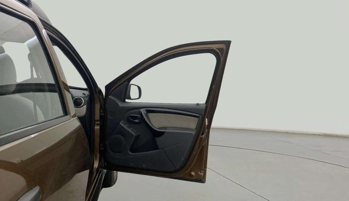 2015 Renault Duster RXL PETROL, CNG, Manual, 53,950 km, RHS Front Door