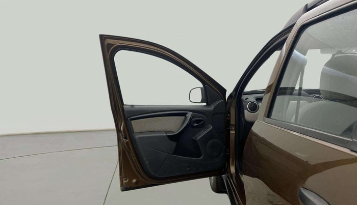 2015 Renault Duster RXL PETROL, CNG, Manual, 53,950 km, LHS Front Door