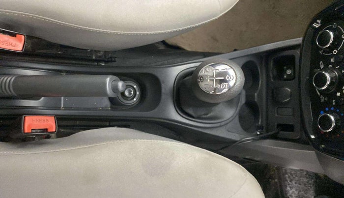 2015 Renault Duster RXL PETROL, CNG, Manual, 53,950 km, Gear Lever
