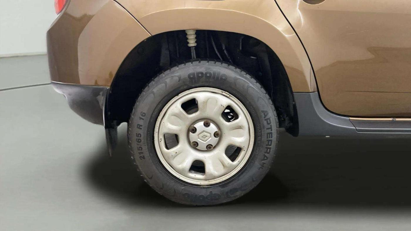 2015 Renault Duster RXL PETROL, CNG, Manual, 53,950 km, Right Rear Wheel