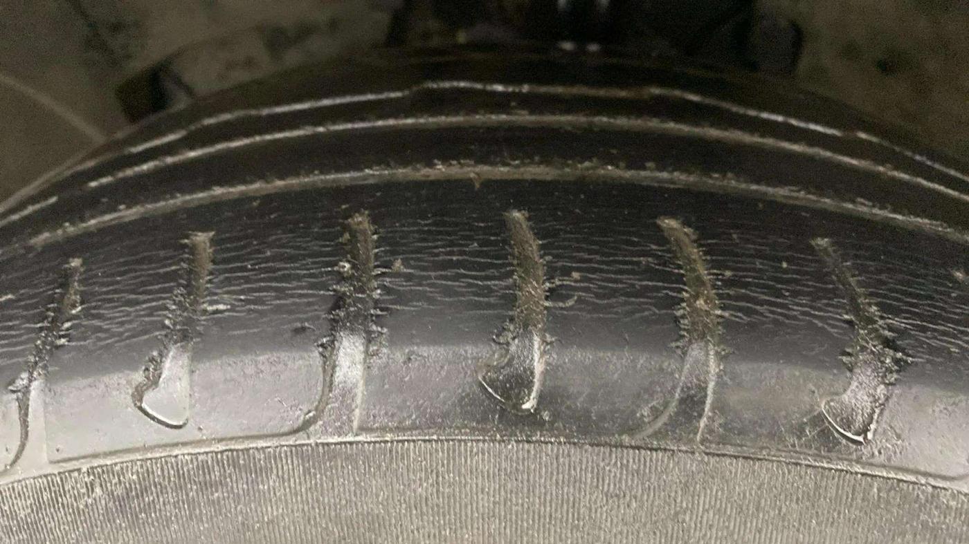2015 Renault Duster RXL PETROL, CNG, Manual, 53,950 km, Left Front Tyre Tread