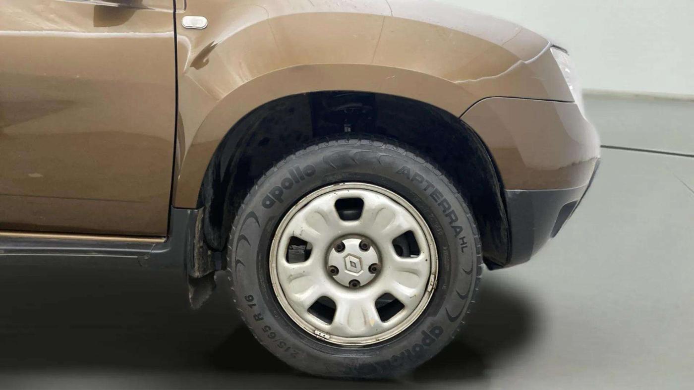 2015 Renault Duster RXL PETROL, CNG, Manual, 53,950 km, Right Front Wheel