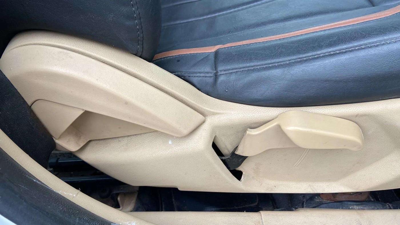 2018 Ford Figo Aspire TITANIUM1.5 DIESEL, Diesel, Manual, 1,13,348 km, Driver Side Adjustment Panel