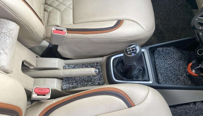 2018 Maruti Dzire VXI, Petrol, Manual, 1,42,731 km, Gear Lever